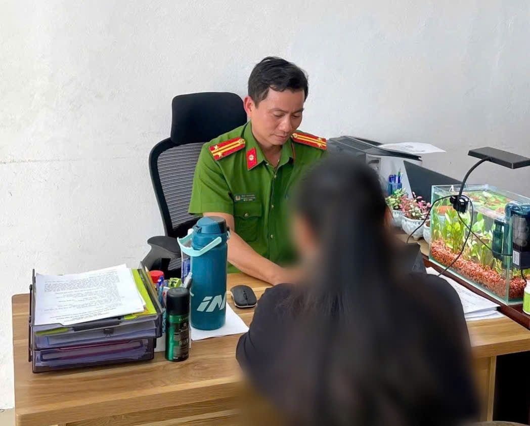 Tin tưởng “giảng viên đại học Úc”, nữ sinh tự nhốt mình trong nhà nghỉ