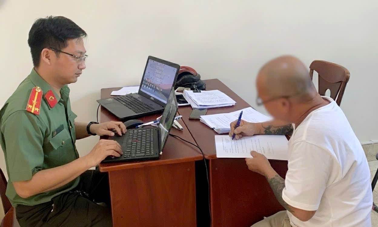 Ông N.A.H làm việc tại cơ quan công an.