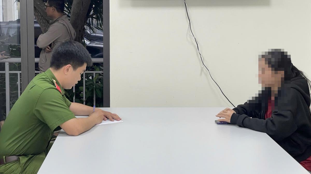 Chị T.N.Y.N. được Phòng CSHS- Công an TP Đà Nẵng giải cứu.