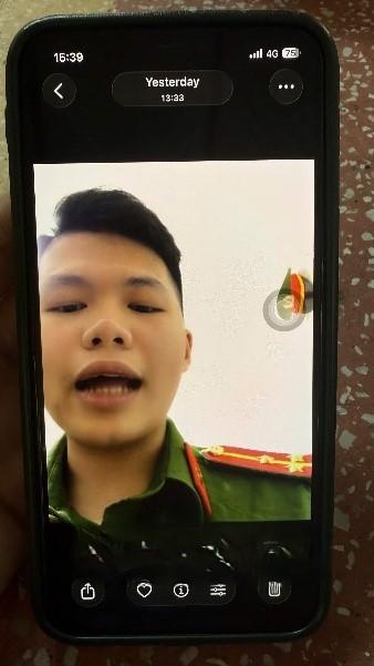 Hình ảnh đối tượng giả danh Công an trên zoom chat.