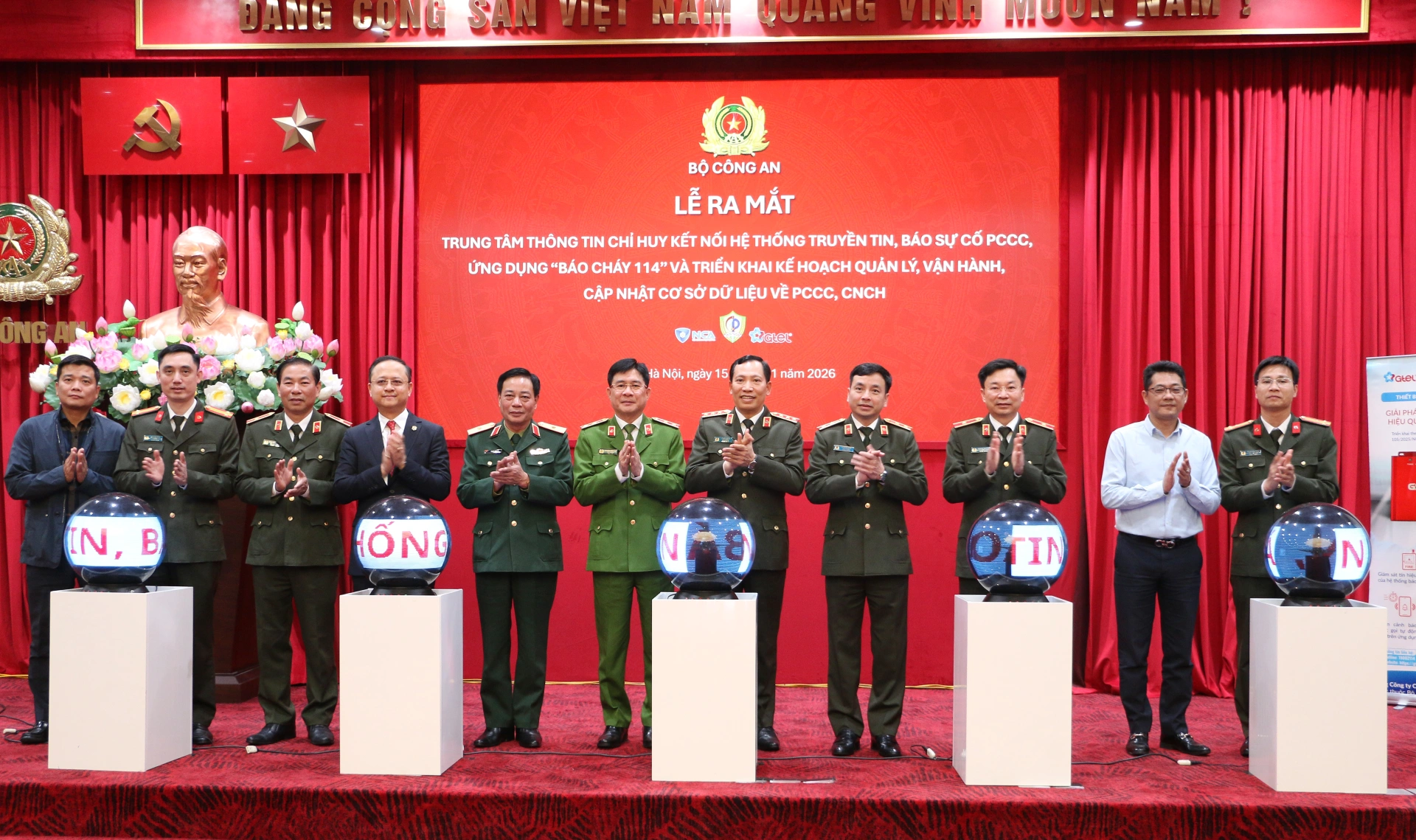 Lãnh đạo Bộ Công an và các Cục trực thuộc bấm nút khai trương Trung tâm thông tin chỉ huy truyền tin PCCC