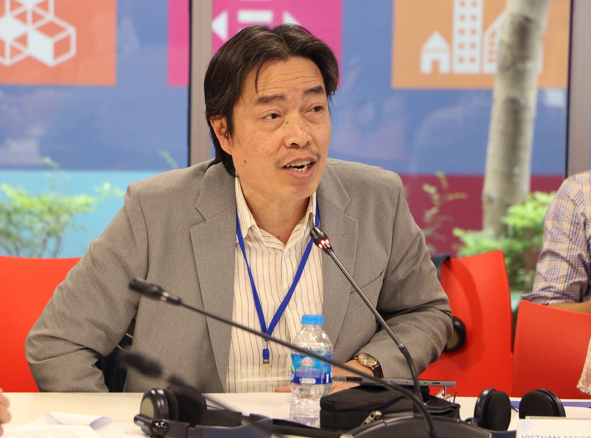 Ông Đặng Hoa Nam nêu ý kiến về sổ tay an ninh số