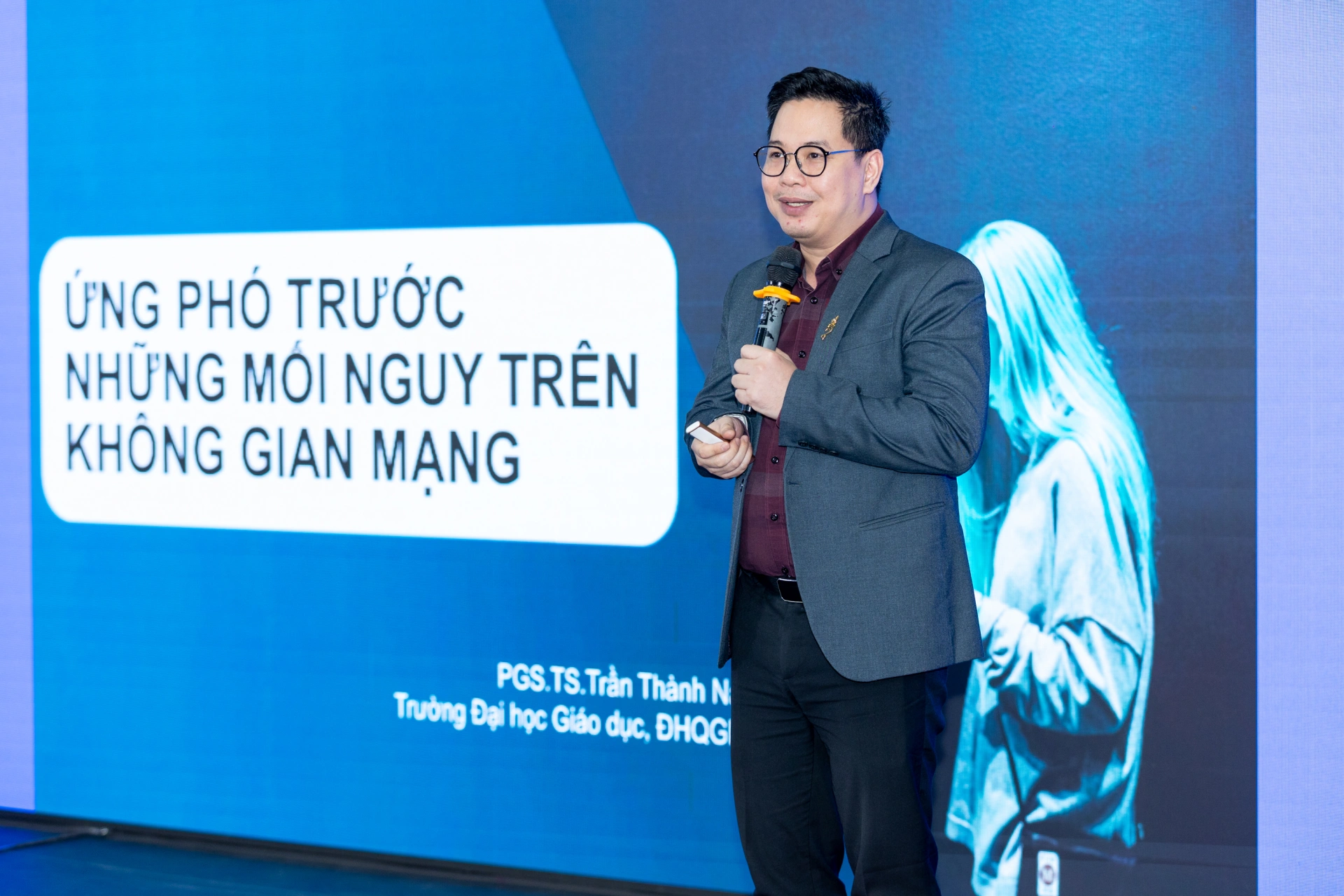 PGS.TS Trần Thành Nam, Phó Hiệu trưởng Trường Đại học Giáo dục (ĐHQG Hà Nội), chuyên gia Viện Tâm lý Việt - Pháp, phân tích các “điểm mù nhận thức” khiến người dùng dễ trở thành nạn nhân của lừa đảo trực tuyến.