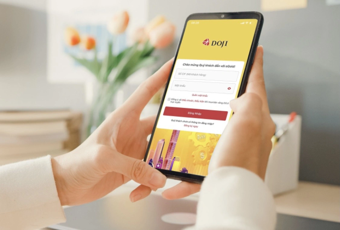 Trong khi nhiều khách hàng lựa chọn xếp hàng thì giao dịch vàng online cũng thu hút không ít người bởi sự tiện lợi dẫu tiềm ẩn rủi ro.