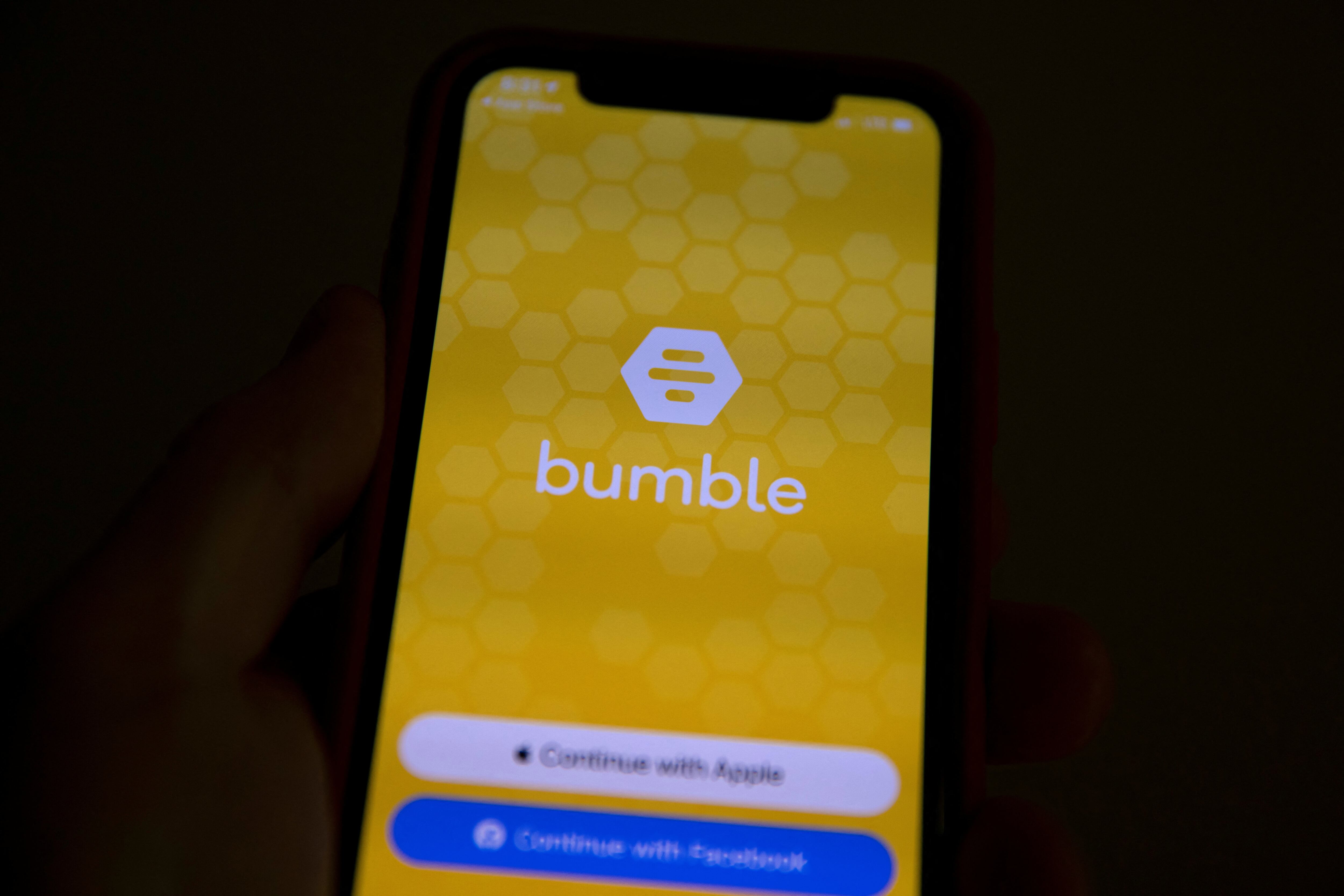 "Sóng dữ" tấn công mạng càn quét loạt ông lớn Bumble, Panera Bread và Match Group