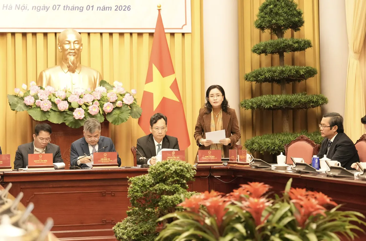 Thứ trưởng Bộ Văn hóa, Thể thao và Du lịch Trịnh Thị Thủy giới thiệu những điểm mới đột phá của Luật Báo chí 2025 tại buổi họp báo. 