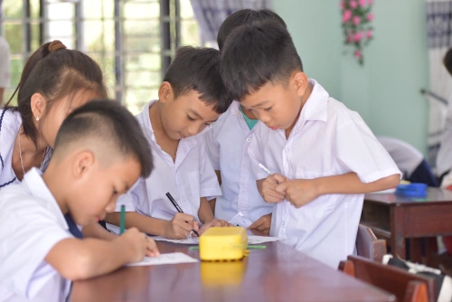 Thúc đẩy đào tạo STEM và AI cho học sinh vùng nông thôn