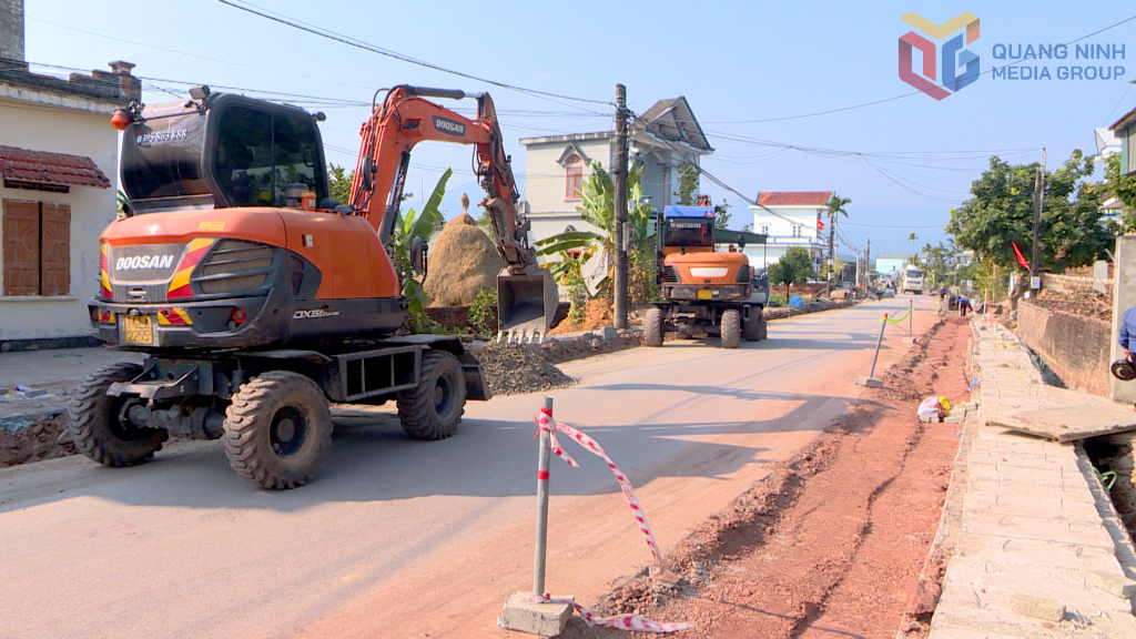 Đẩy nhanh đầu tư hạ tầng thiết yếu, tạo động lực phát triển