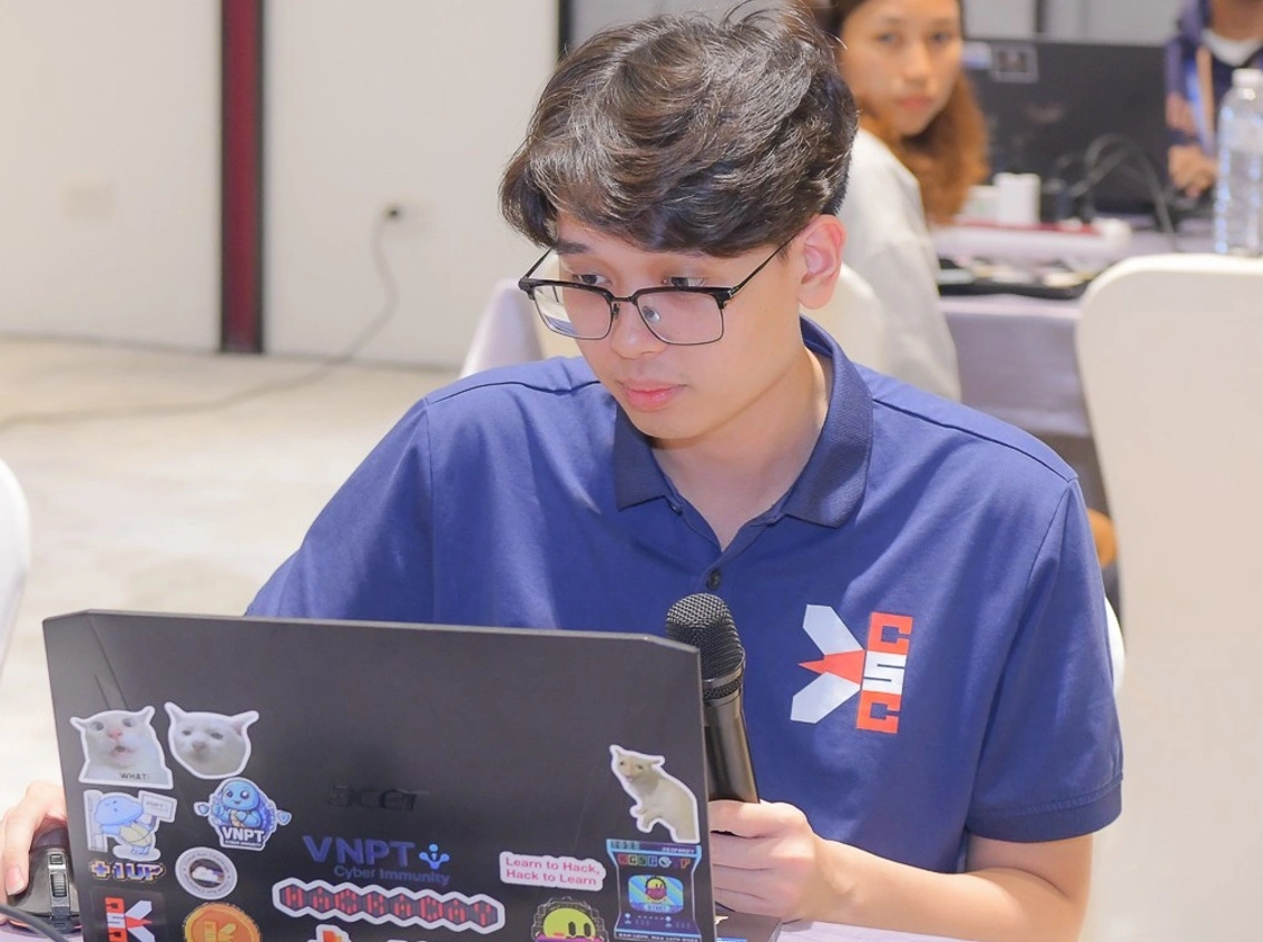 Nghiêm Trung Hậu tham gia các cuộc thi và các dự án thực tế