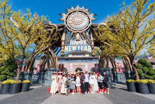 Du khách miền Trung – Tây Nguyên nô nức trẩy hội Bà Nà Hills