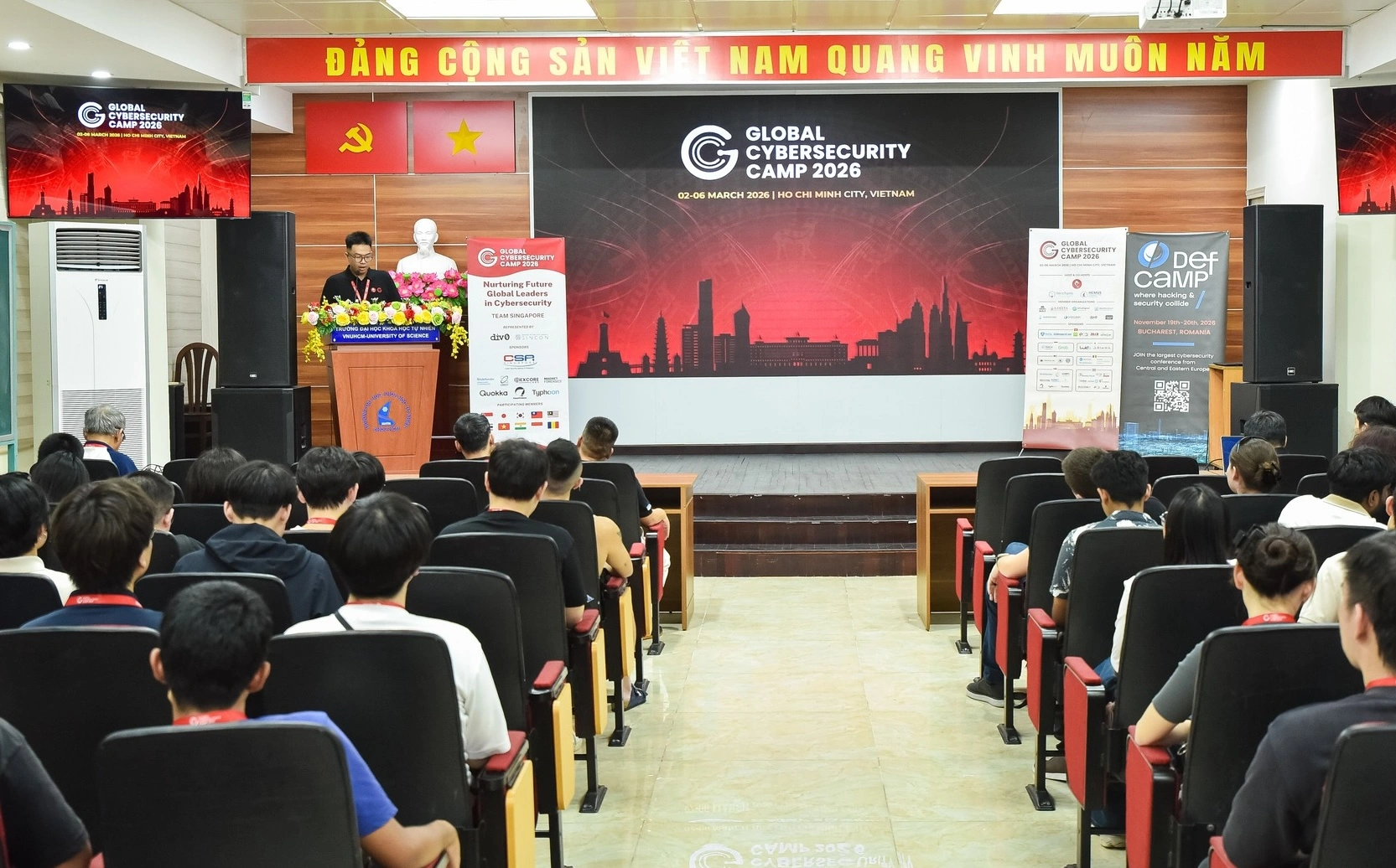 GCC có tham dự nhiều thành phần như học viên, giảng viên quốc tế, chuyên gia, điều phối viên và tình nguyện viên...đến từ các tổ chức quốc tế và Việt Nam