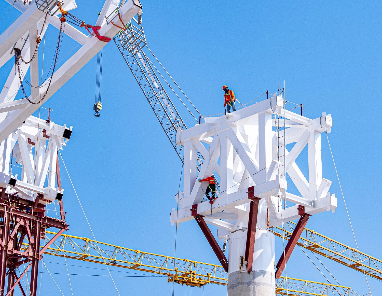 Lắp đặt kết cấu thép mái nhà ga Cảng Hàng không Quốc tế Phú Quốc