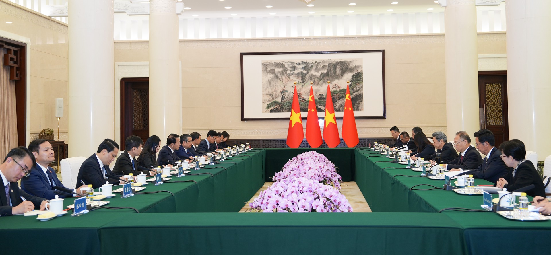 Quang cảnh buổi làm việc.