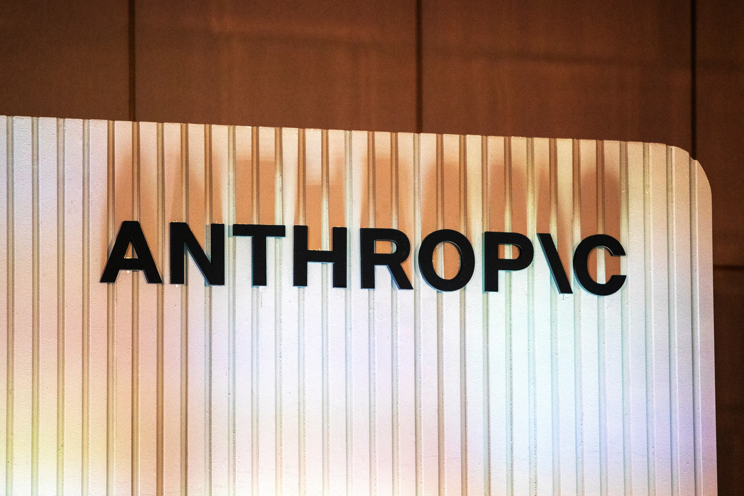 Anthropic “niêm phong” siêu AI Mythos vì lo ngại mất kiểm soát?