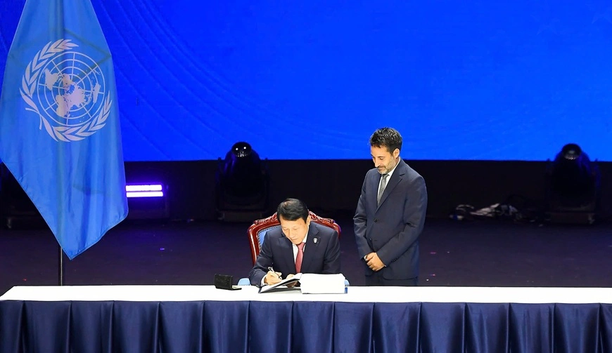 Bộ trưởng Bộ Công an Lương Tam Quang ký  Công ước Hà Nội ngày 25/10/2025