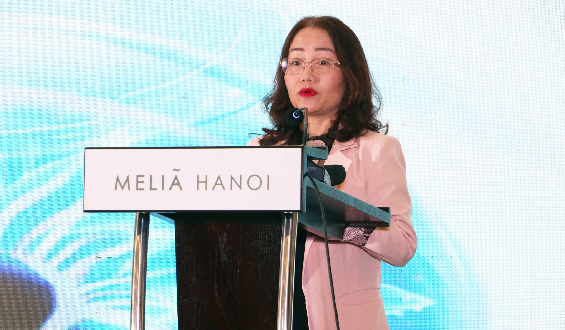 Bà Đặng Thị Tươi nói rằng giác mạc sinh học là hướng đi đột phá để giải quyết tình trạng khan hiếm nguồn hiến giác mạc