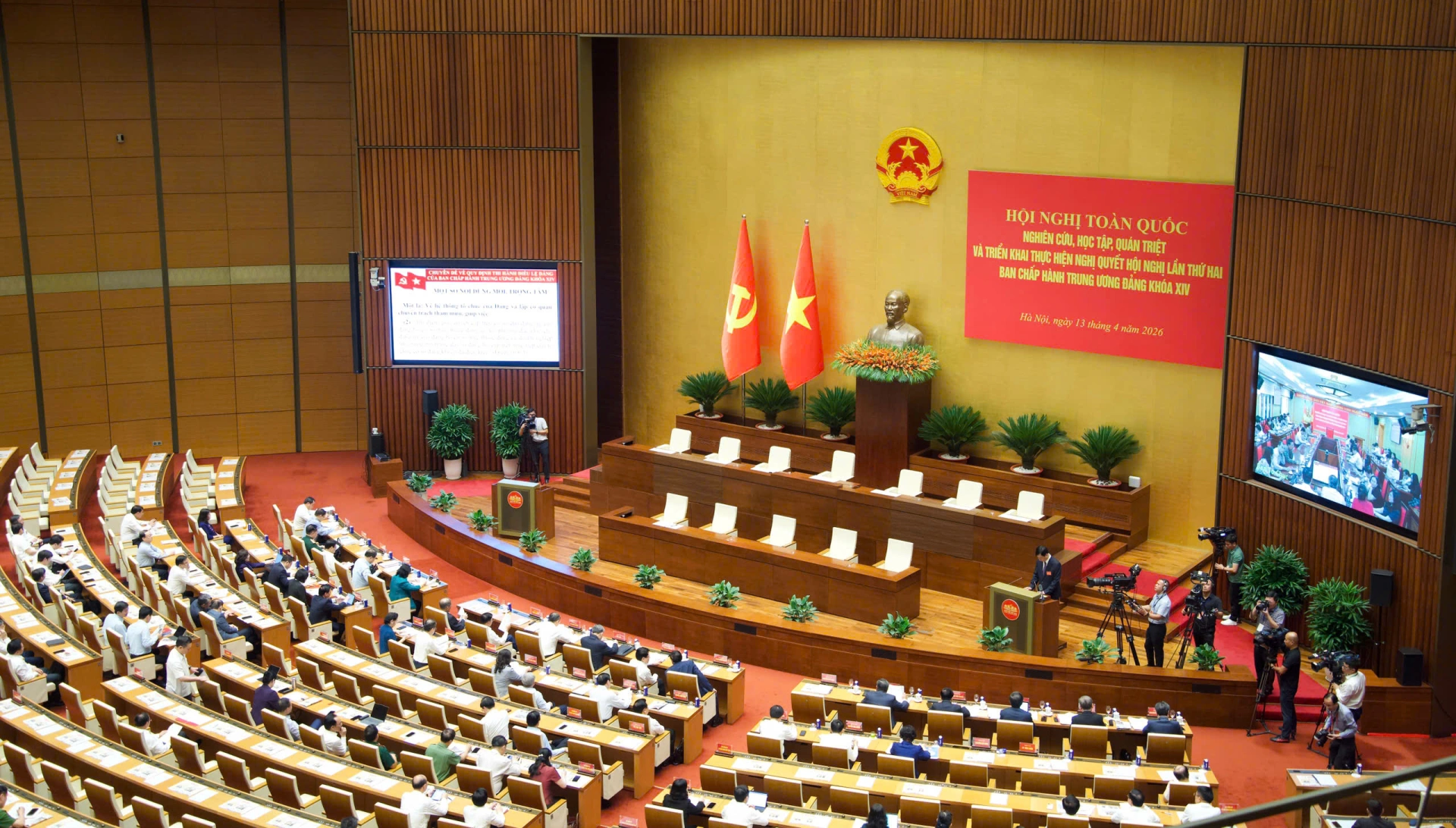 Hội nghị toàn quốc nghiên cứu, học tập, quán triệt và triển khai thực hiện Nghị quyết Hội nghị Trung ương lần thứ Hai, khóa XIV