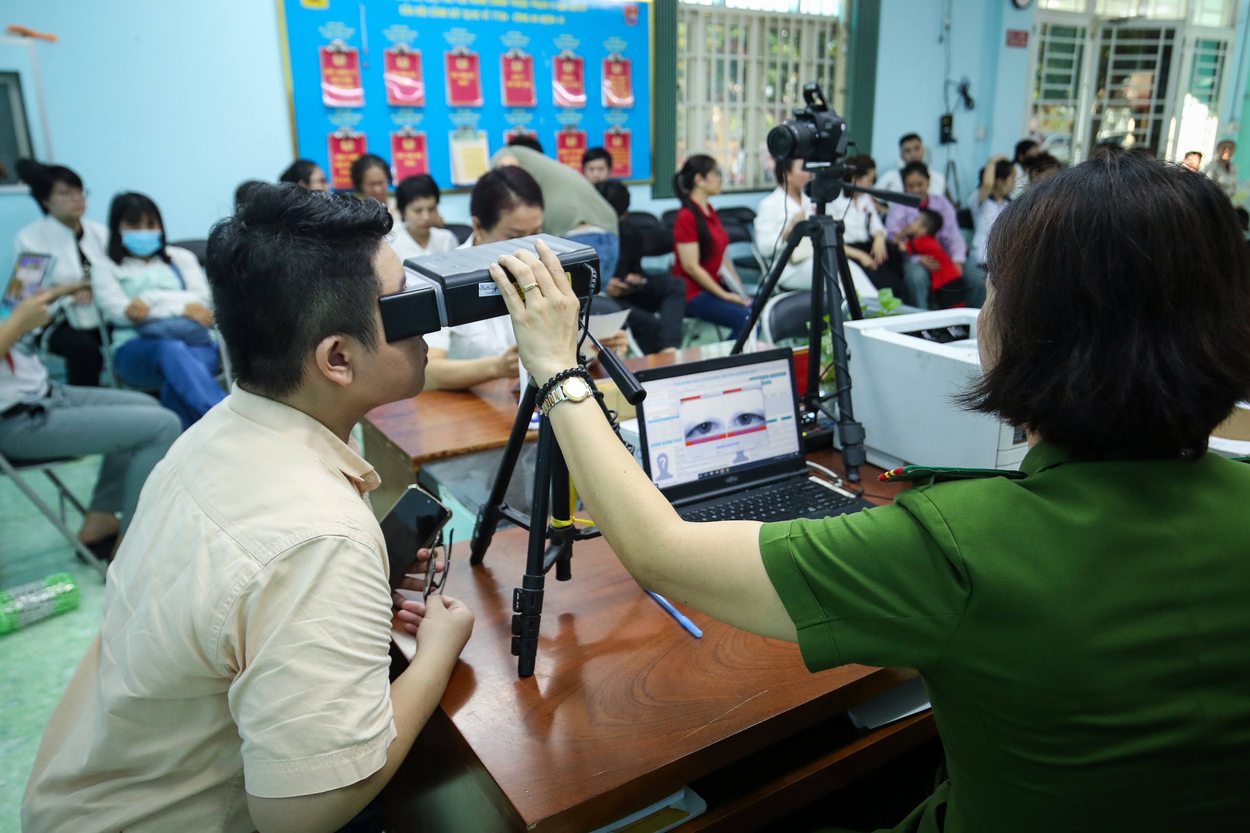 Công an TP.HCM dồn lực cấp căn cước công dân cho trẻ từ 6- 14 tuổi.