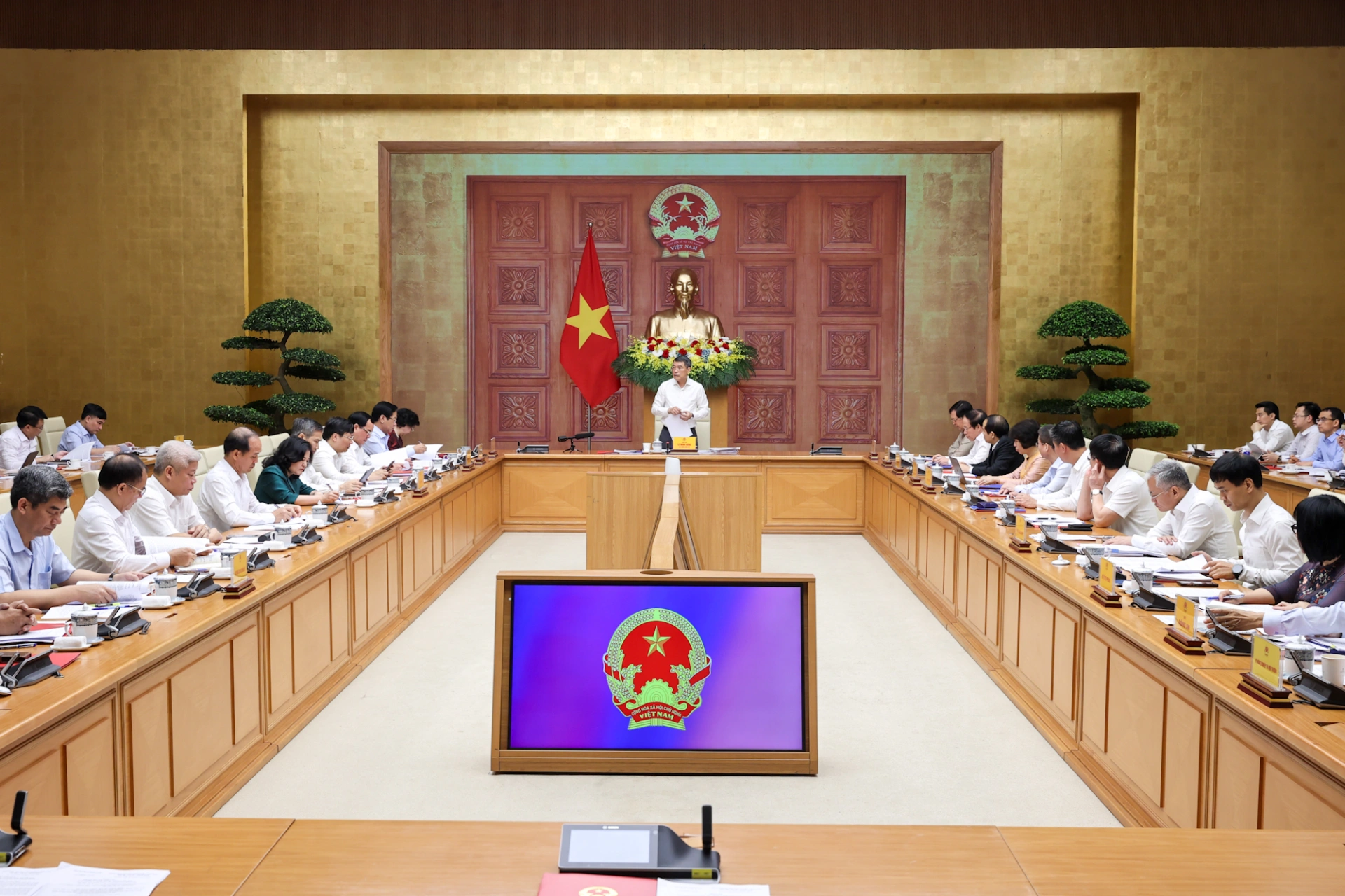 Thủ tướng yêu cầu các cơ quan tập trung triển khai các nhiệm vụ trọng tâm trong thời gian tới (ảnh: VGP)