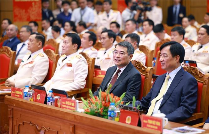 Thủ tướng Lê Minh Hưng và Trưởng ban Tổ chức Trung ương Nguyễn Duy Ngọc dự lễ kỷ niệm 80 năm ngày truyền thống lực lượng Cảnh sát quản lý hành chính về trật tự xã hội (ảnh: TTXVN)