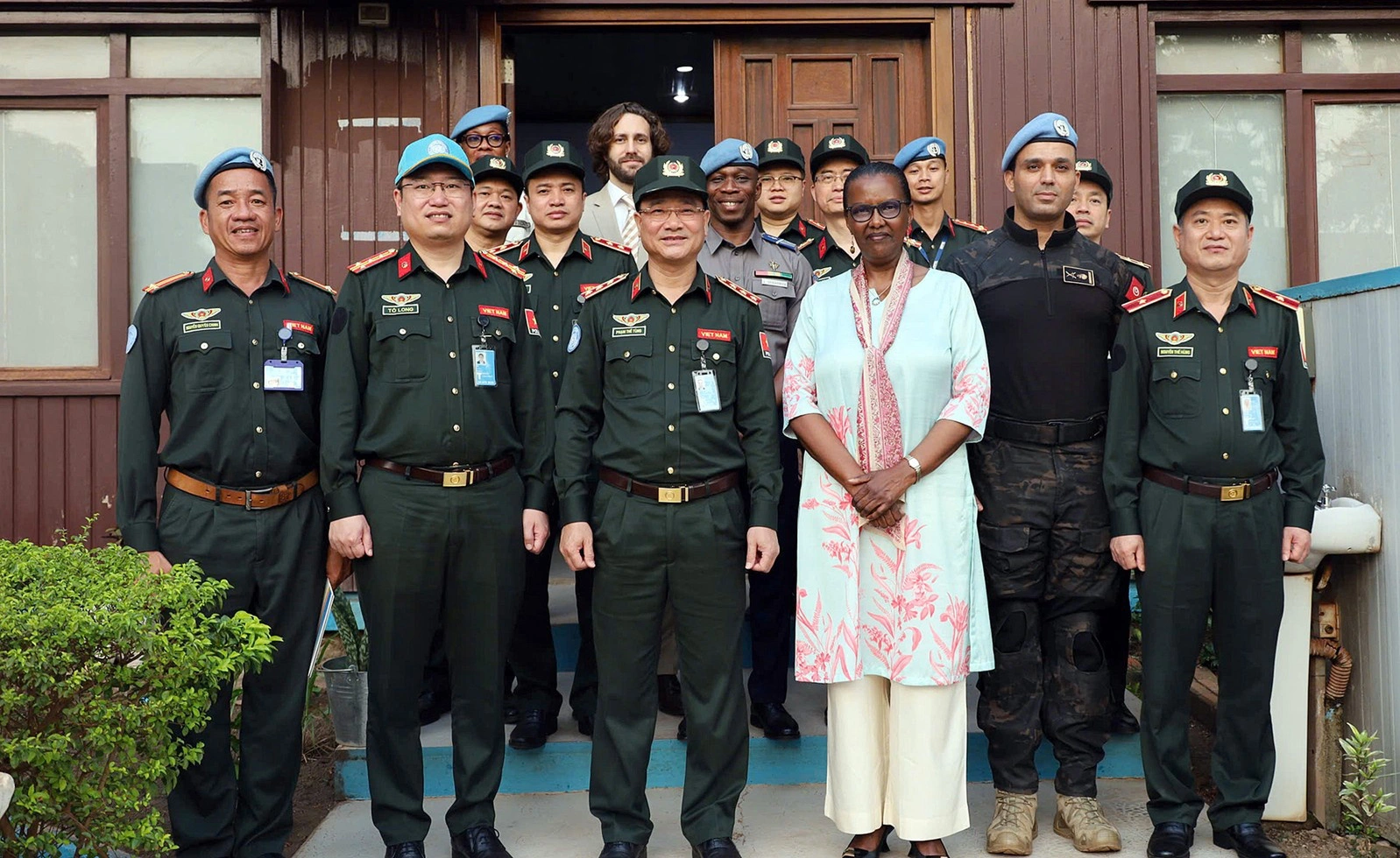 Thượng tướng, Thứ trưởng Bộ Công an Phạm Thế Tùng và đoàn cán bộ công an Việt Nam làm việc với Phái bộ MINUSCA (ảnh: Bộ Công an)