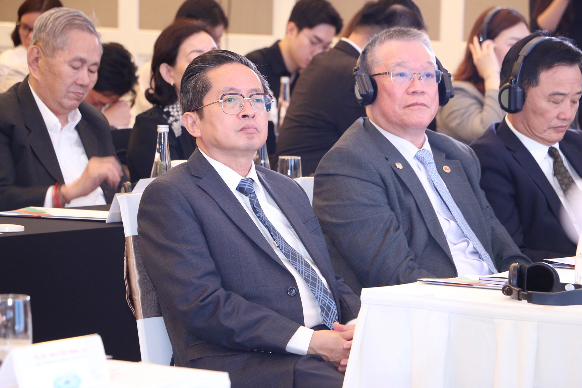 Ông Trần Kim Chung (bên trái), Chủ tịch CT Group tại hội thảo