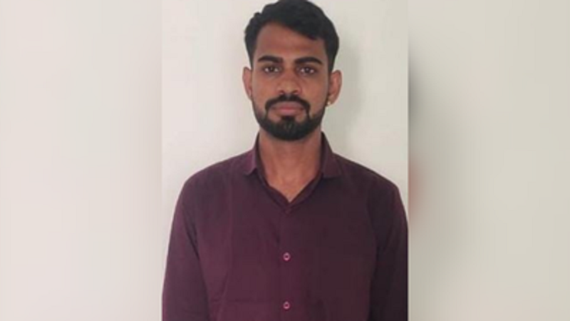 Quân nhân hải quân Ấn Độ 24 tuổi Adarsh Kumar bị lực lượng chống khủng bố bắt giữ do bị cáo buộc liên quan đến việc bị tiếp cận qua mạng xã hội và cung cấp thông tin nhạy cảm.