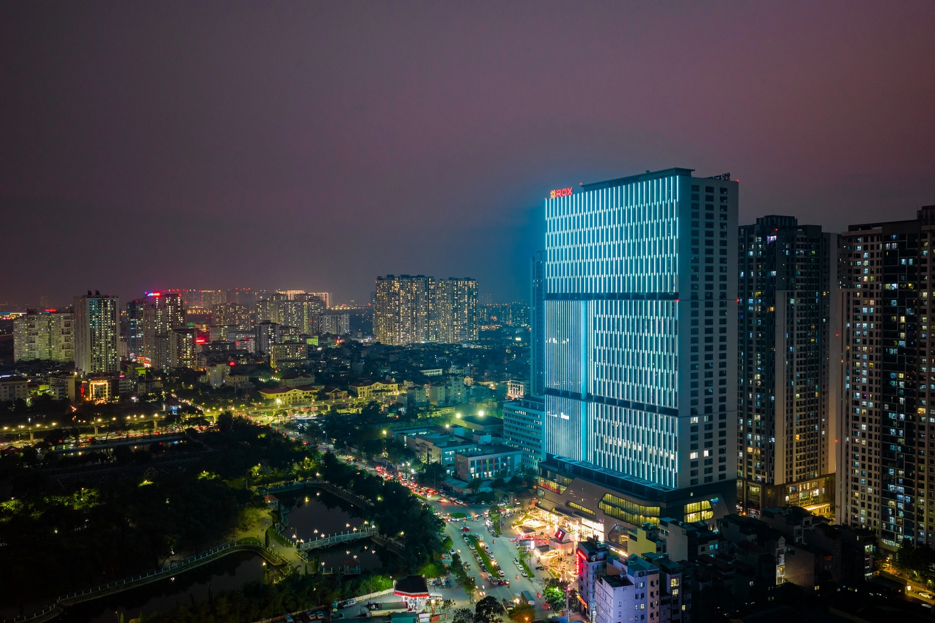 Nhịp sống của Goldmark City sôi động và thuận tiện hơn nhờ sự xuất hiện của tòa tháp thương mại và văn phòng