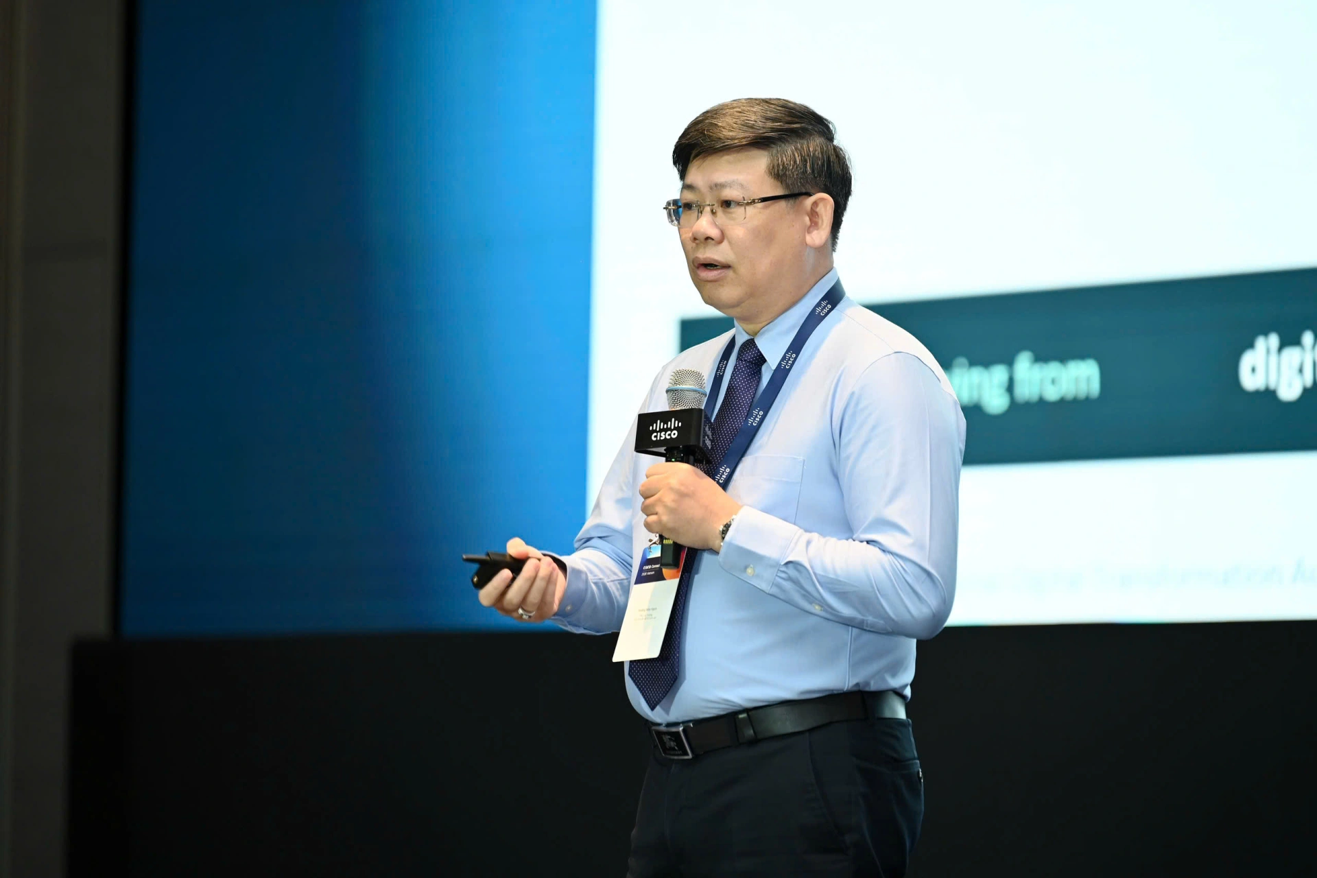 PGS.TS Hoàng Hữu Hạnh, Phó Cục trưởng Cục Chuyển đổi số Quốc gia, Bộ Khoa học và Công nghệ chia sẻ tại sự kiện