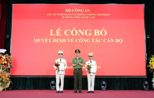 Hai lãnh đạo FPT Telecom được phong hàm Thượng tá sĩ quan nghiệp vụ CAND