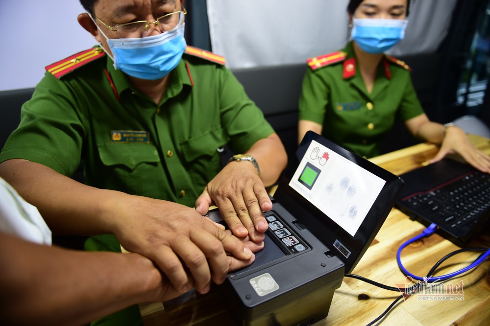 Bãi bỏ thủ tục thu thập, cập nhật thông tin sinh trắc học về ADN, giọng nói