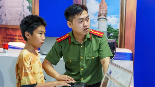 Mã Morse là gì mà khiến giới trẻ “mê” tại không gian CM12?