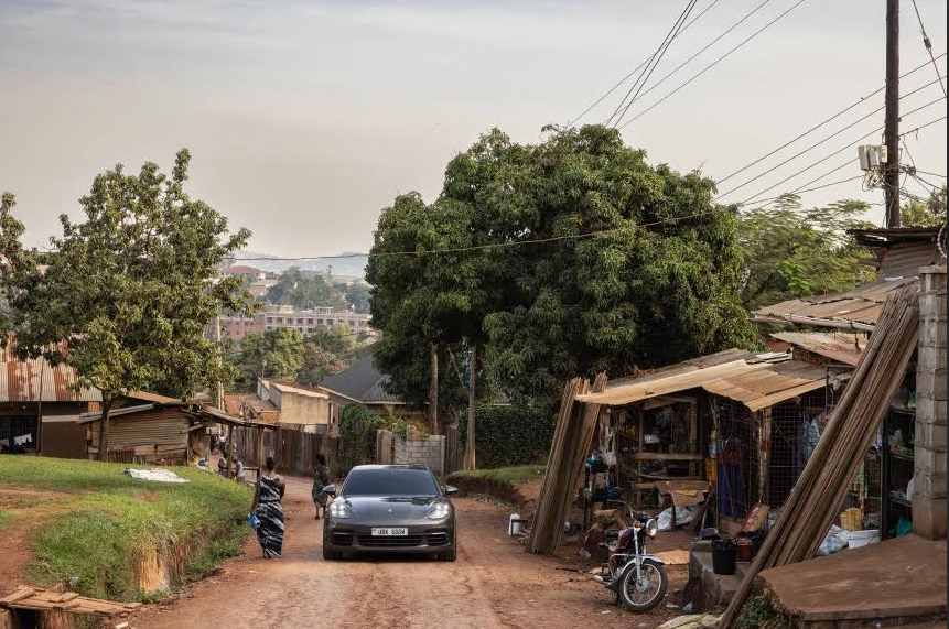 Ivaibi tại khu vực Seguku, Uganda, nơi anh bị bắt cóc hồi tháng 5. Ảnh: NBC News.
