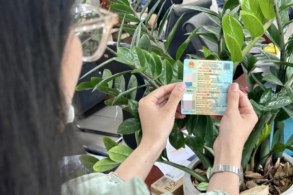 Cách tra cứu quê quán, địa chỉ mới trên VNeID