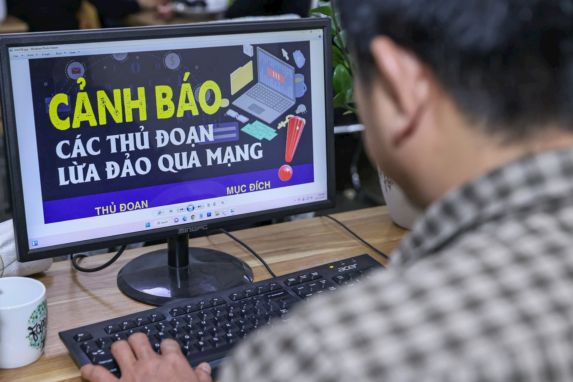 Mạo danh giảng viên đại học để lừa đảo “đặt hàng cho nhà trường”