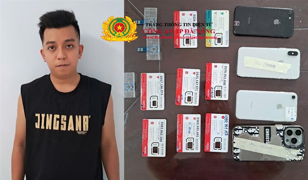 Nguyễn Việt Hoàng và tang vật vụ án.