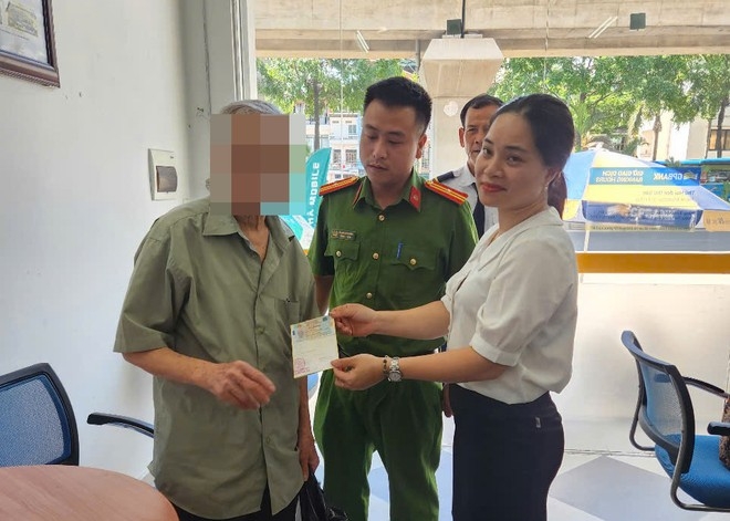 Nhận tin nhắn lạ từ Zalo, cụ ông 80 tuổi suýt mất hàng trăm triệu đồng