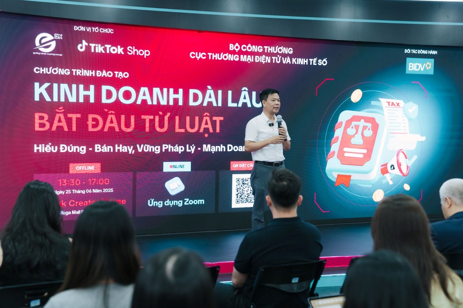 Tăng cường hỗ trợ doanh nghiệp chuyển đổi số trong năm 2025
