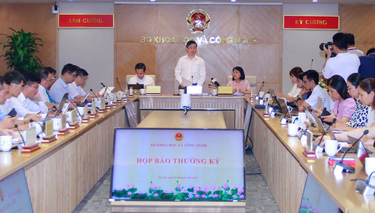 Thứ trưởng Bộ Khoa học và Công nghệ Bùi Hoàng Phương chủ trì cuộc họp báo thường kỳ tháng 7/2025 của Bộ KH&CN