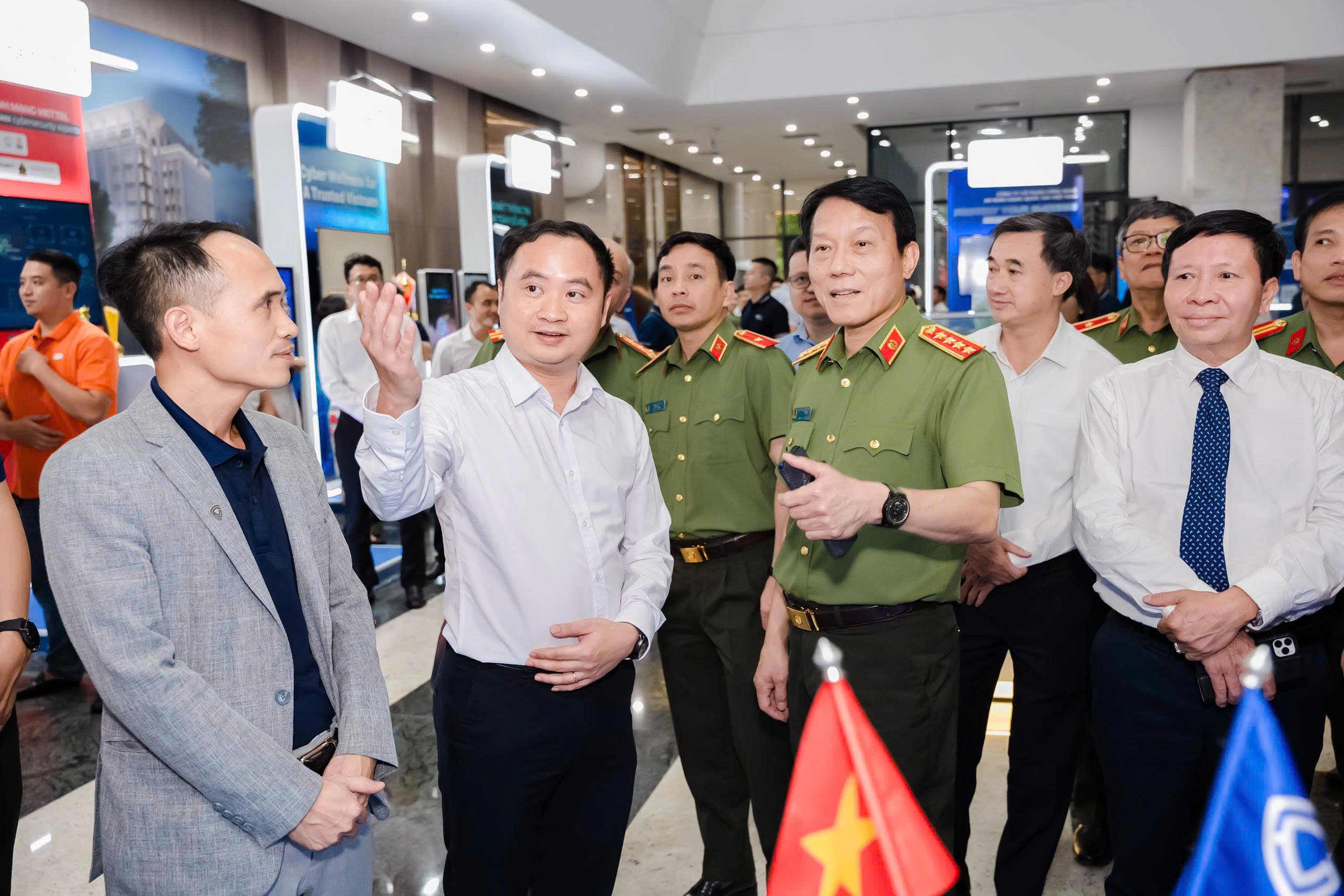 Trung tâm tác chiến An ninh mạng Việt Nam cùng loạt giải pháp bảo mật toàn diện “Made in Vietnam”