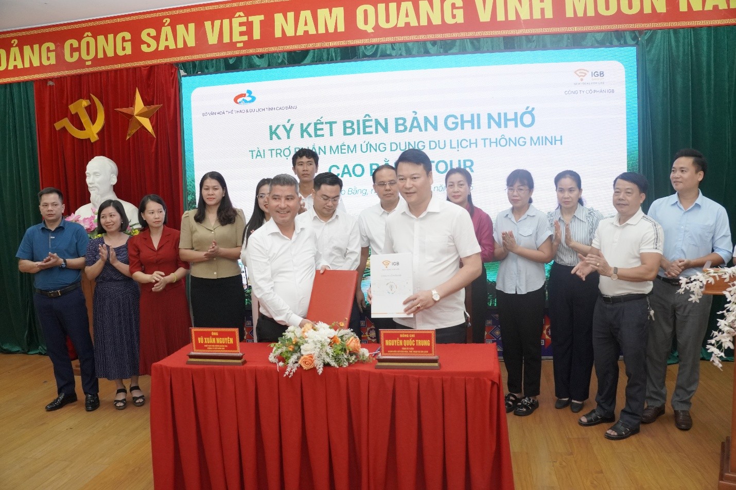 IGB Group và Sở VHTT&DL tỉnh Cao Bằng ký kết Biên bản ghi nhớ tài trợ phần mềm ứng dụng du lịch thông minh Cao Bằng Tour