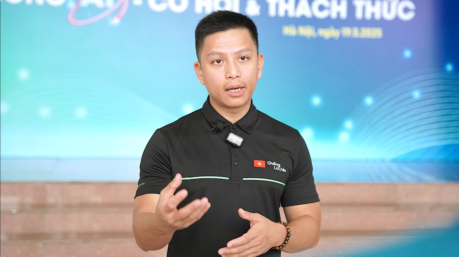 Song song với hoạt động chuyên môn, Hiếu PC đặc biệt quan tâm đến cộng đồng.
