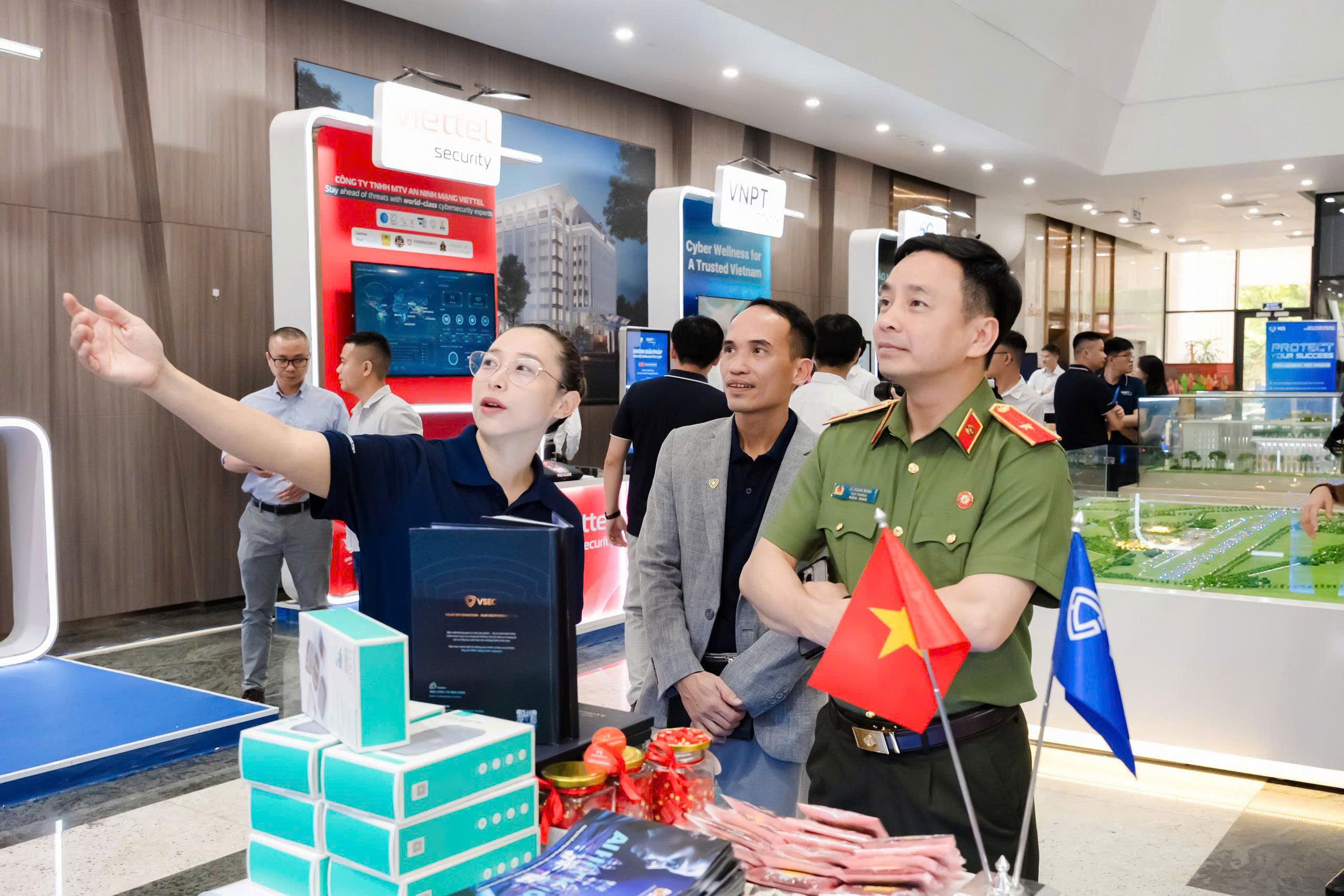 Thiếu tướng Lê Xuân Minh, Cục trưởng Cục An ninh mạng và Phòng chống tội phạm sử dụng công nghệ cao (A05), Bộ Công An   