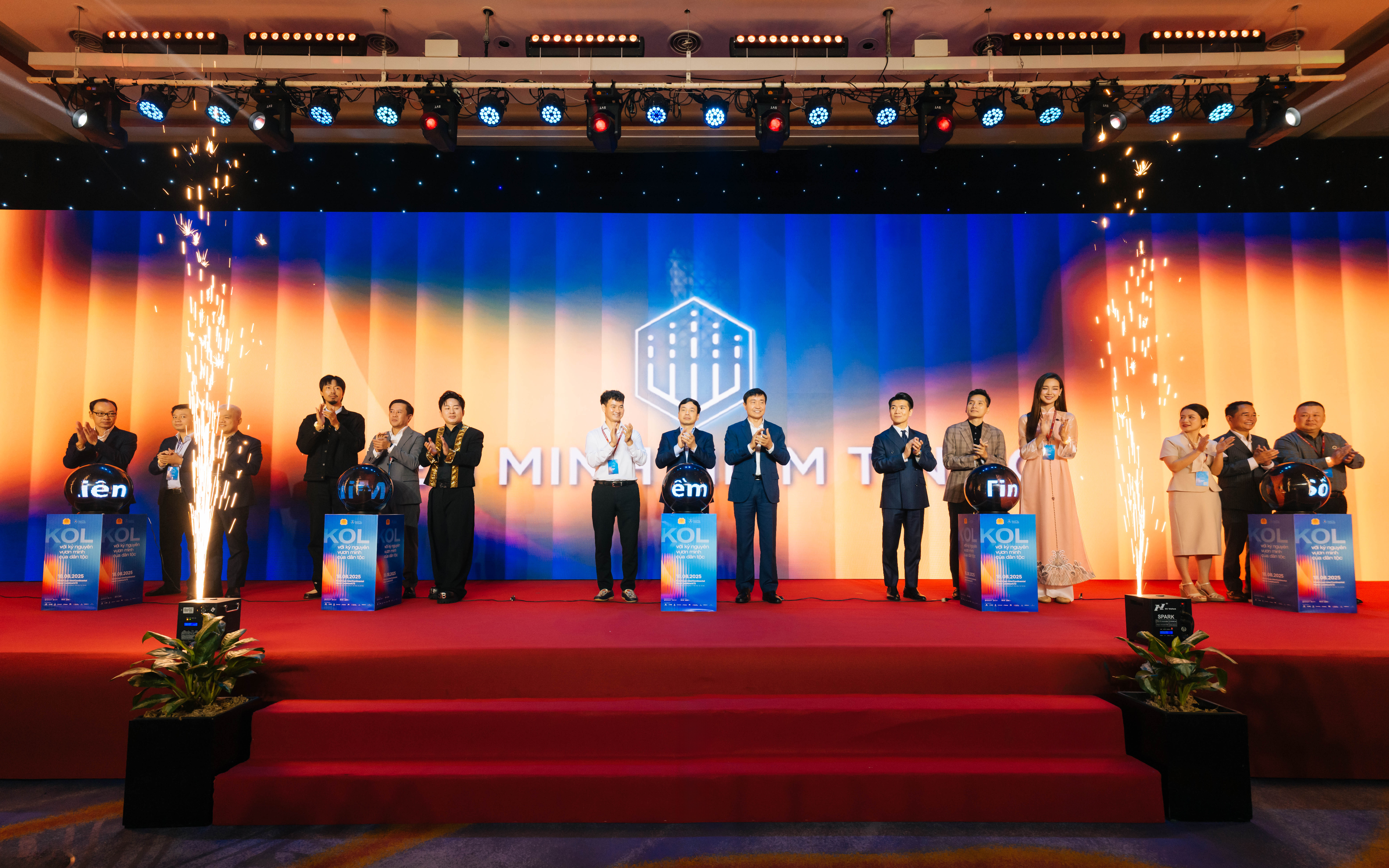 Các đại biểu ra mắt Liên minh “Niềm tin số”