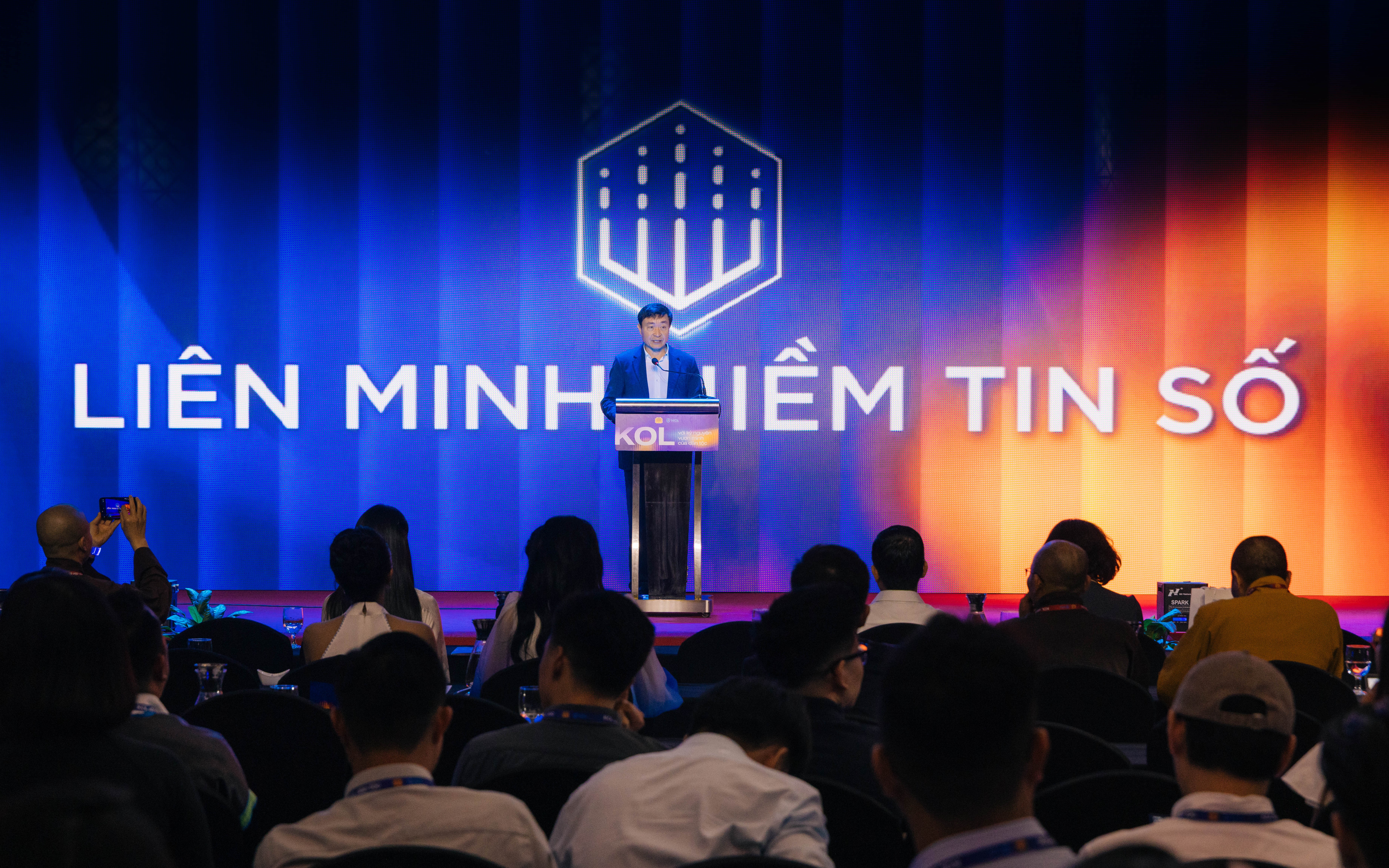 Trung tướng Nguyễn Minh Chính, Phó Chủ tịch Thường trực Hiệp hội An ninh mạng quốc gia phát biểu bế mac Hội nghị