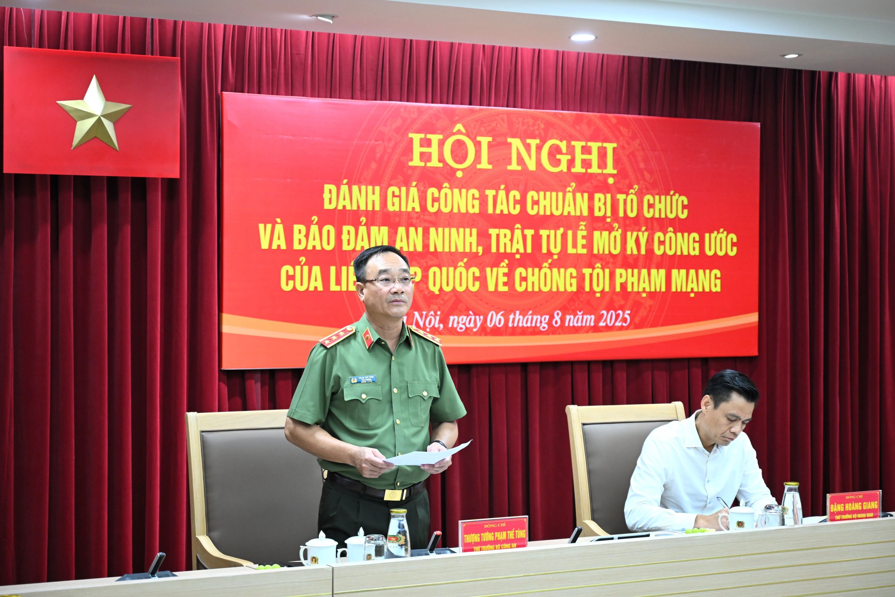 Thứ trưởng Bộ Công an Phạm Thế Tùng phát biểu kết luận Hội nghị