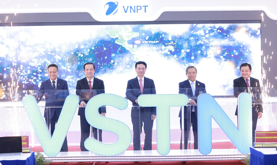 Khai thác tuyến cáp quang đất liền VSTN: VNPT tiên phong làm chủ hạ tầng kết nối từ mặt đất đến không gian