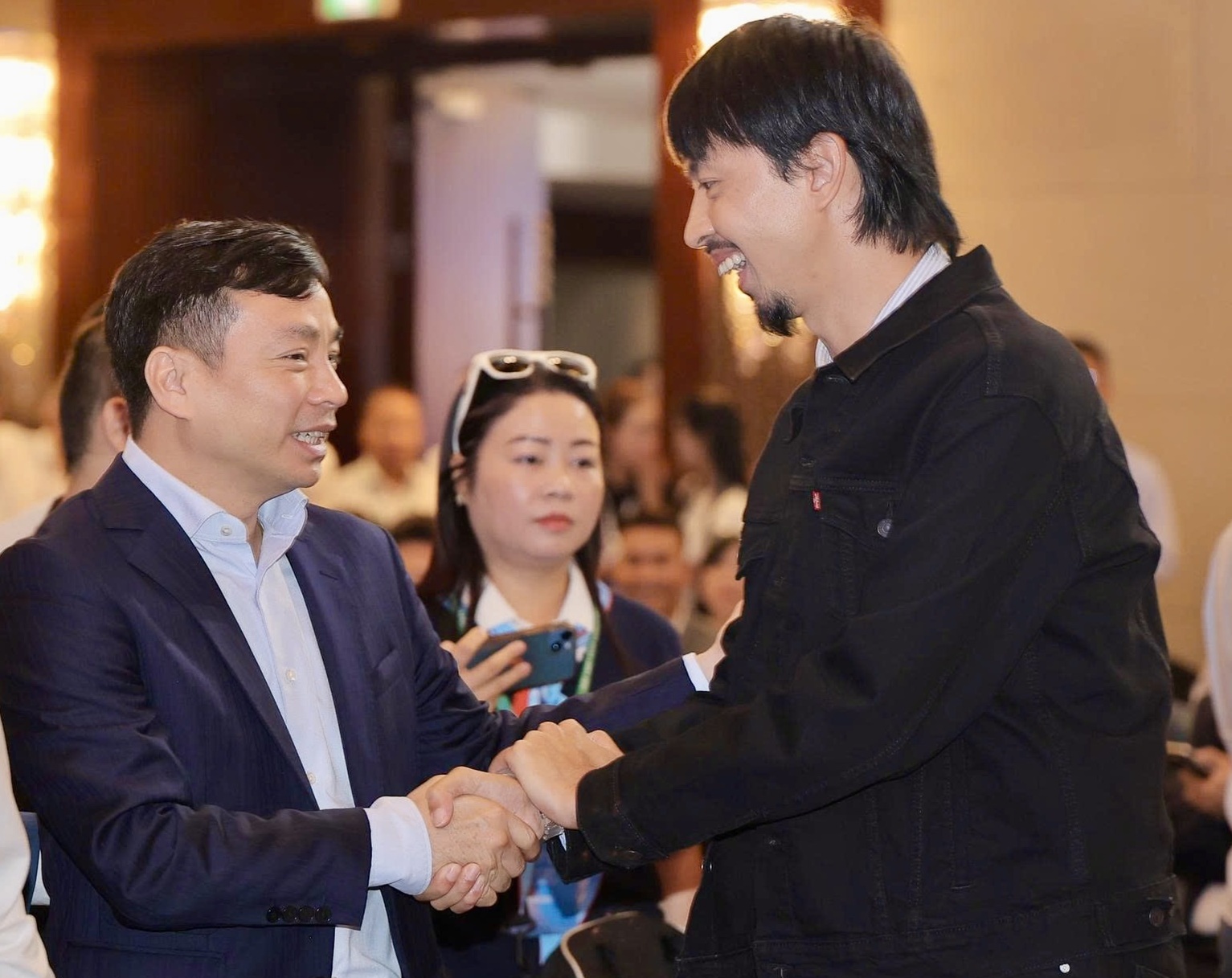 Thiếu tướng Lê Xuân Minh gặp gỡ và trao đổi cùng các KOL tại Hội nghị