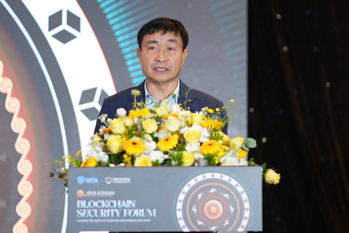 Trung tướng Nguyễn Minh Chính, Phó Chủ tịch thường trực Hiệp hội An ninh mạng quốc gia phát biểu khai mạc Hội thảo