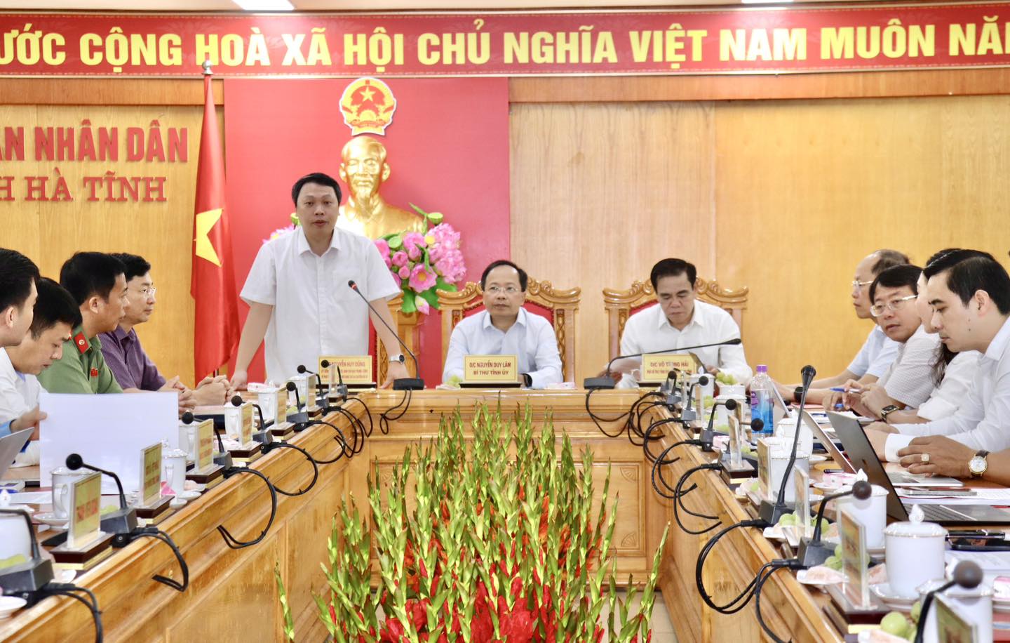 Đồng chí Nguyễn Huy Dũng, Ủy viên chuyên trách Ban Chỉ đạo phát triển khoa học, công nghệ, đổi mới sáng tạo và chuyển đổi số Trung ương phát biểu tại buổi làm việc.